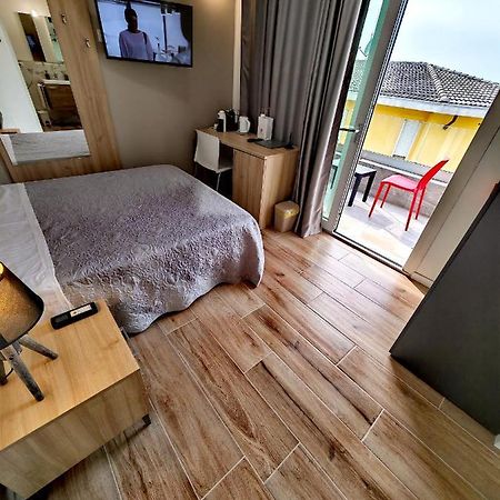 Residenza Delizia Camere & Appartamenti "Residenze Del Cuore" Verona Ngoại thất bức ảnh