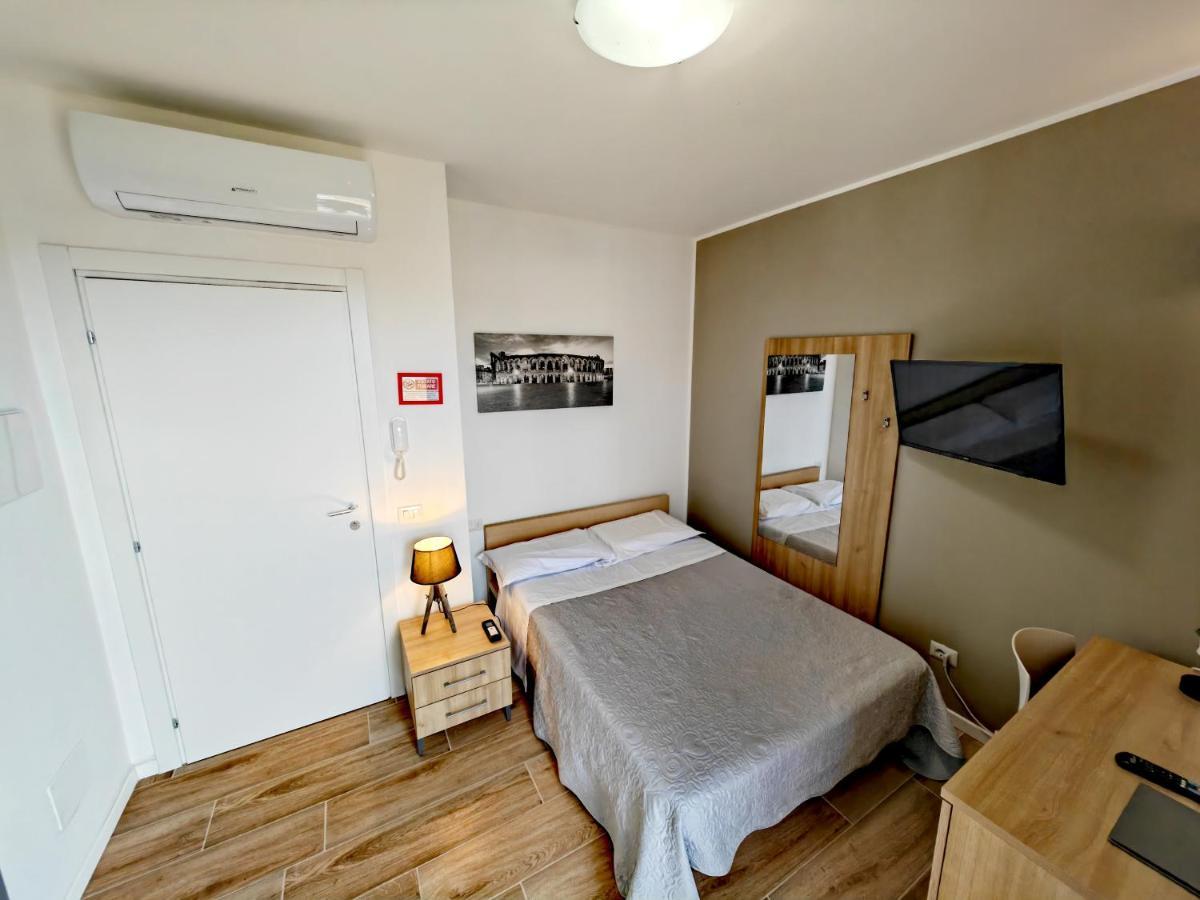 Residenza Delizia Camere & Appartamenti "Residenze Del Cuore" Verona Ngoại thất bức ảnh